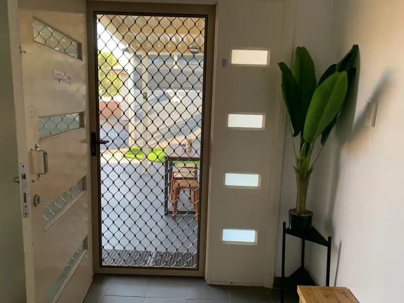 Cozy 3-bedrooms, lockable front gate. NO PARTIES.