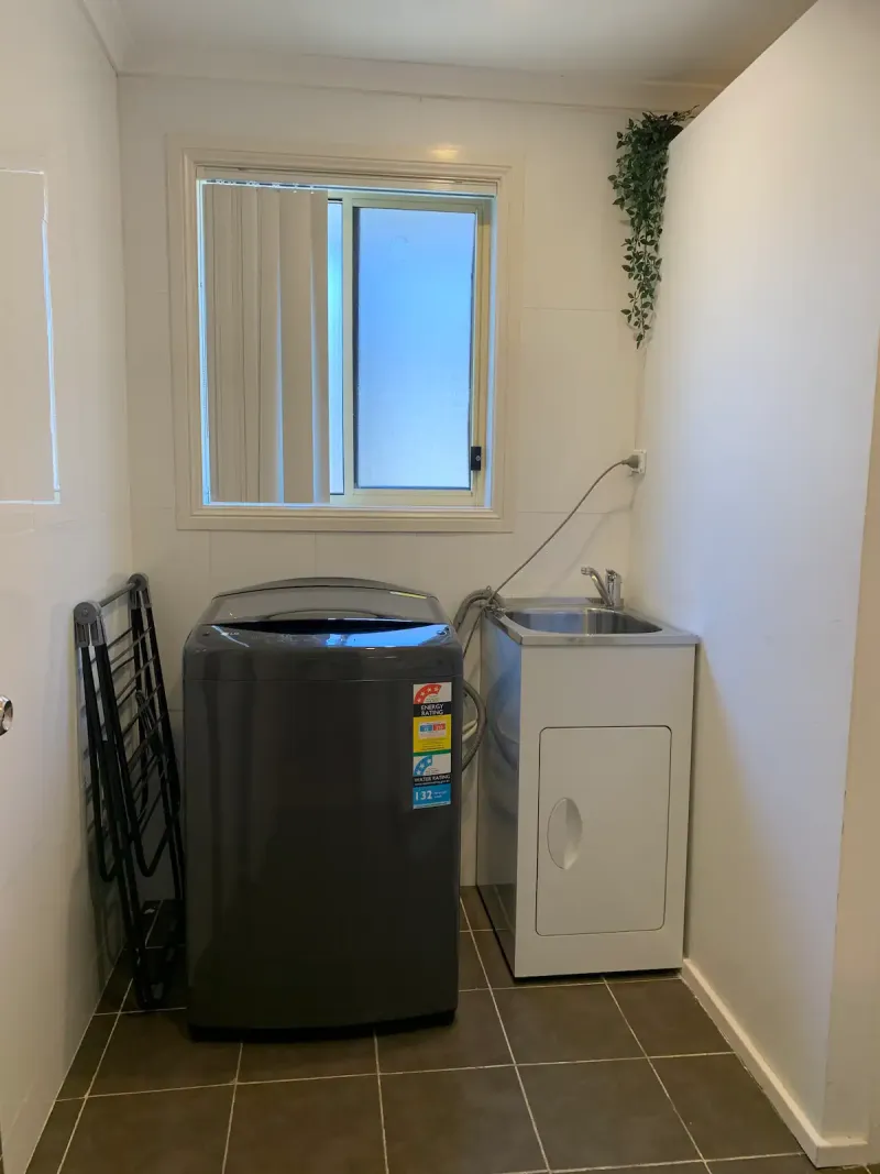 Cozy 3-bedrooms, lockable front gate. NO PARTIES.