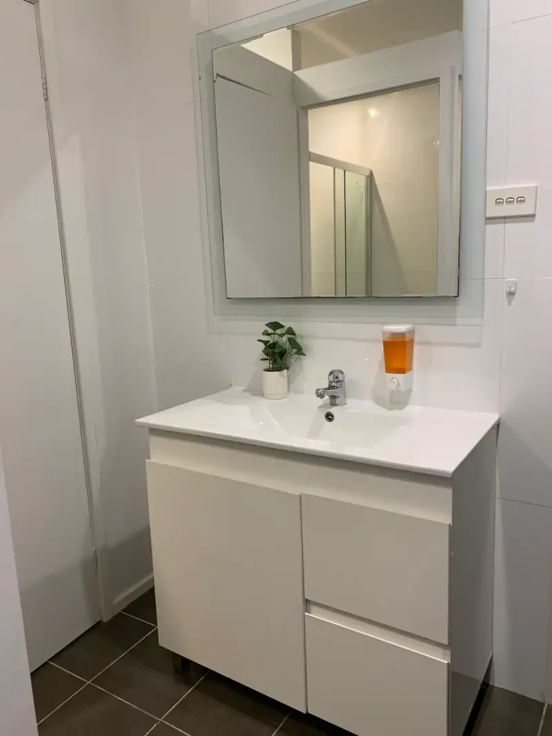 Cozy 3-bedrooms, lockable front gate. NO PARTIES.