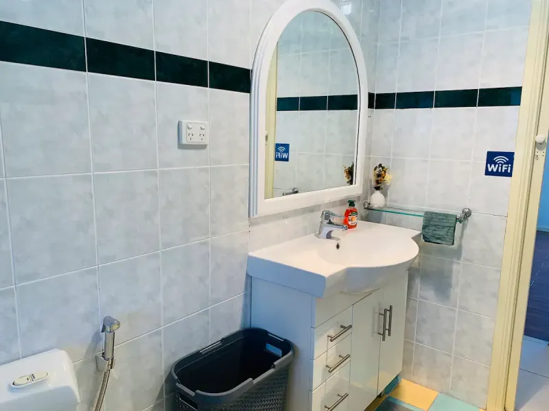 Big house 6 bedrooms, free parking, 2 free dryers