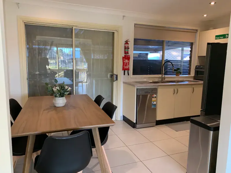 Big house 6 bedrooms, free parking, 2 free dryers