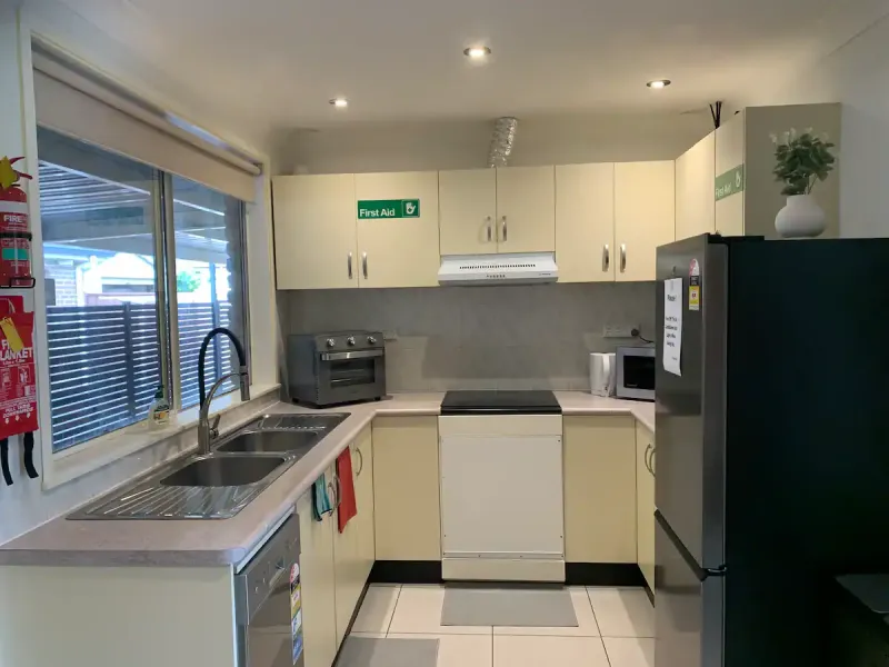 Big house 6 bedrooms, free parking, 2 free dryers