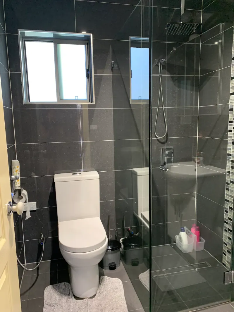 Big house 6 bedrooms, free parking, 2 free dryers