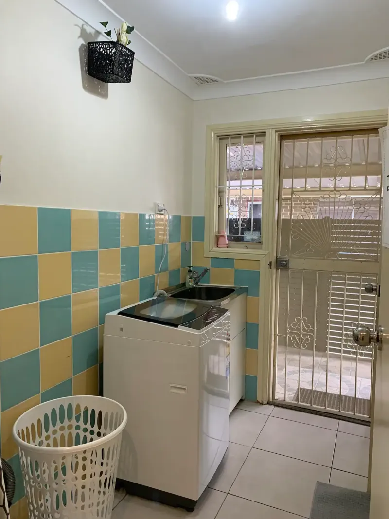 Big house 6 bedrooms, free parking, 2 free dryers