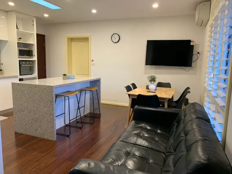 Big house 6 bedrooms, free parking, 2 free dryers
