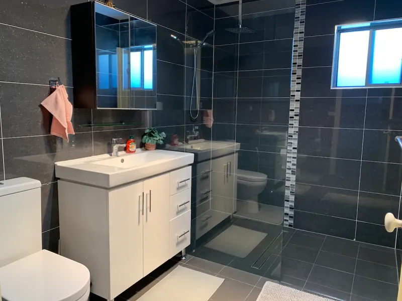 Big house 6 bedrooms, free parking, 2 free dryers
